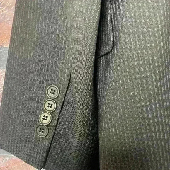 Pronto Uomo Signature Made in Italy 
ZIGNONE 
Men’s 100% Wool Pinstripe Suit - Picture 5 of 10